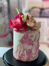 Load image into Gallery viewer, Flowers cream Cake