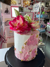 Load image into Gallery viewer, Flowers cream Cake