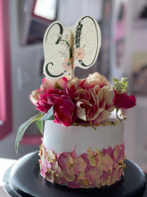 Load image into Gallery viewer, Flower Gift Cake