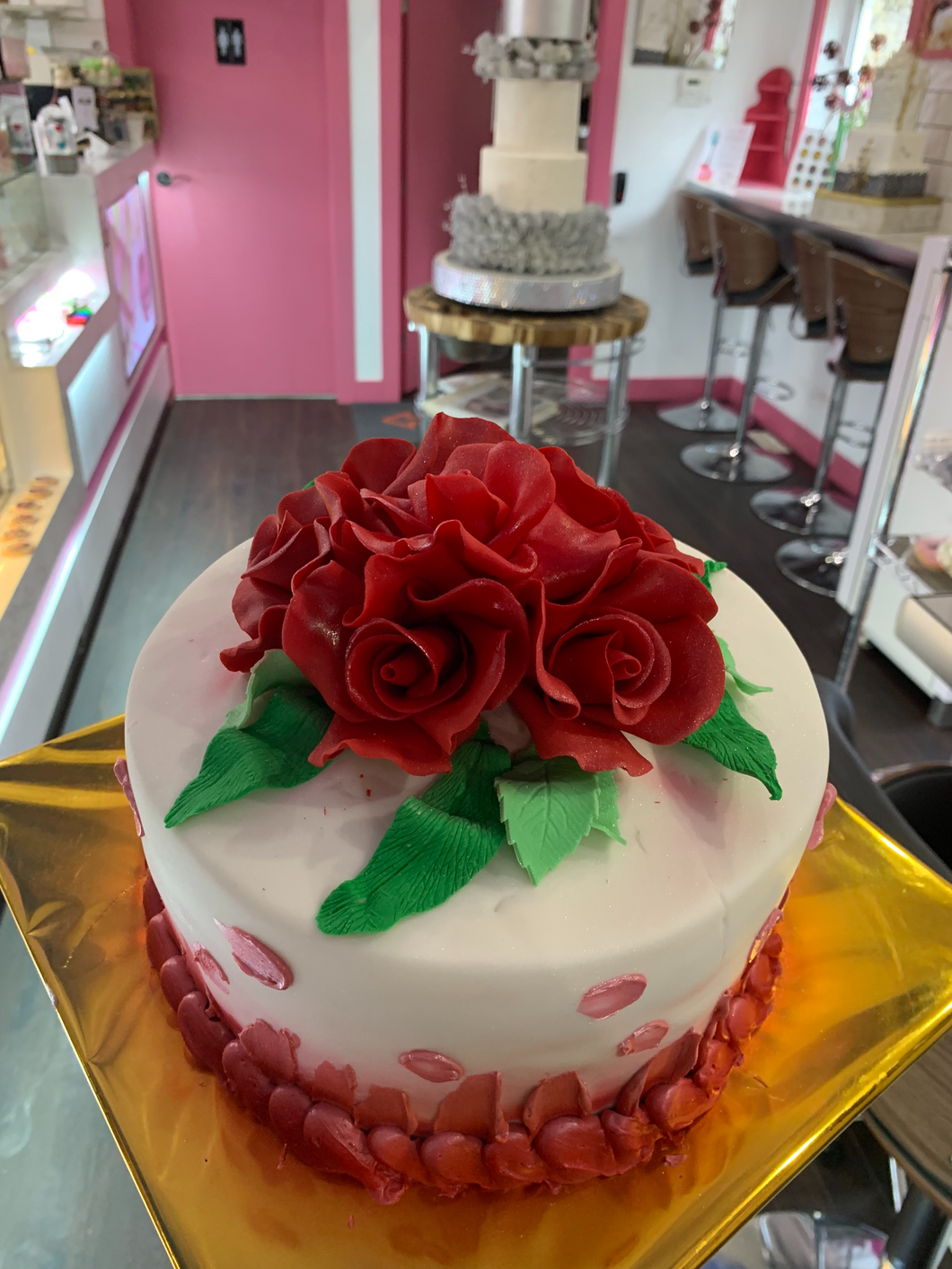 Red Roses Circle Cake