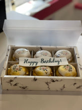 Load image into Gallery viewer, Cupcakes Printed Macaroons Gift Box
