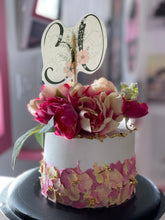 Load image into Gallery viewer, Flower Gift Cake
