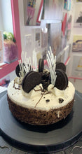 Load image into Gallery viewer, Oreo Cookie Cake
